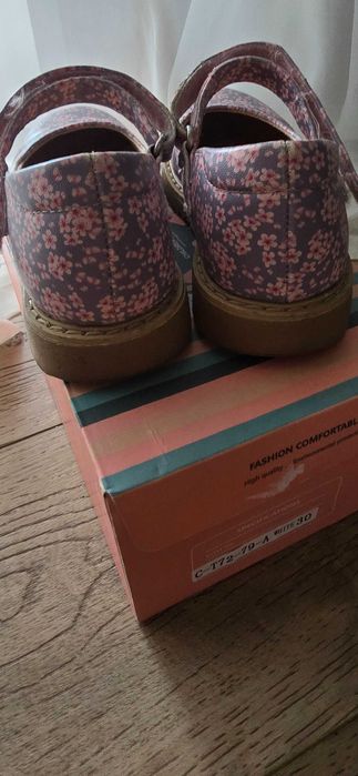 Нарядні туфлі для дівчинки на школу або свято