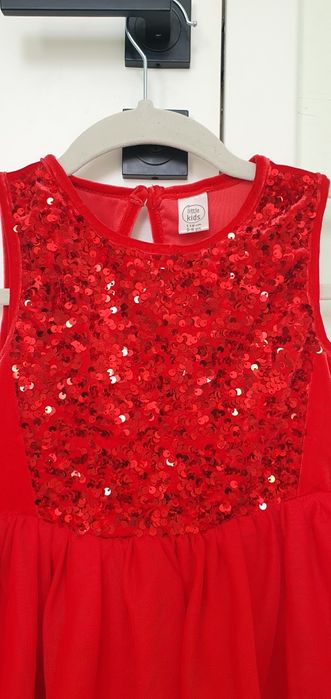 Elegancka czerwona sukienka z cekinami 116 Pepco