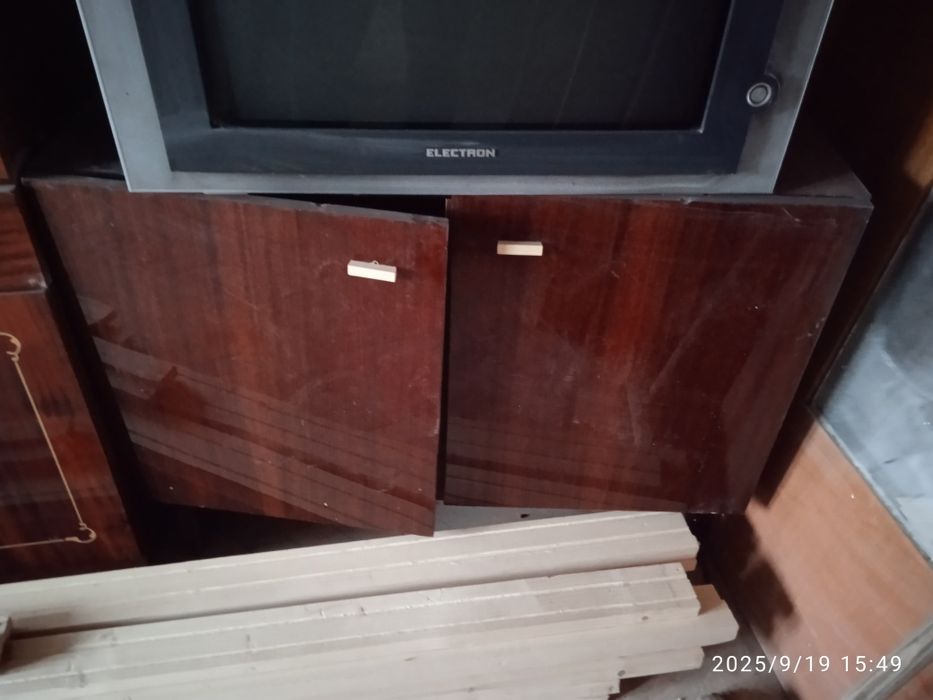 Мебельна тумбочка 90*40 висота70 см на ніжках.