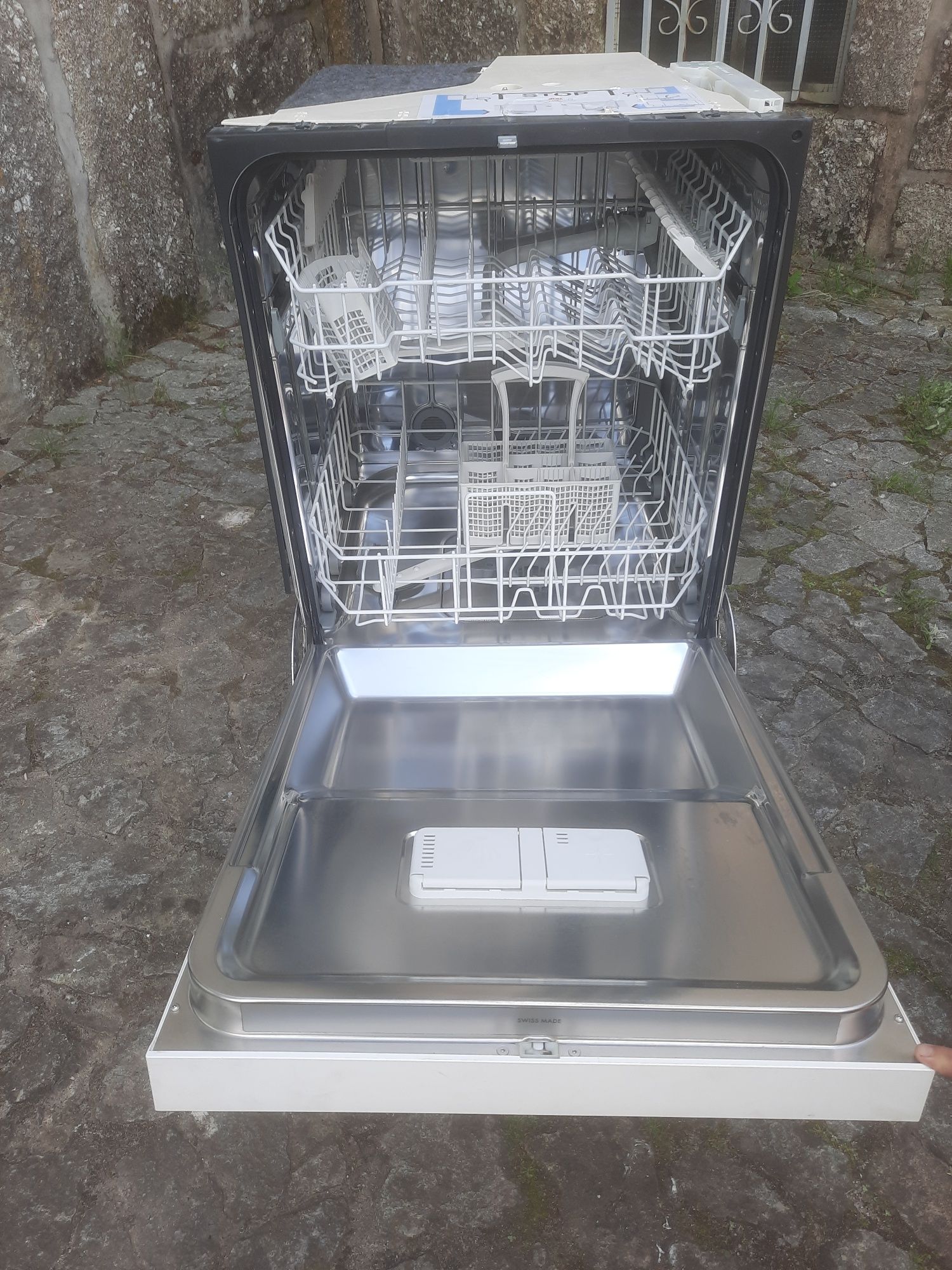 Maquina de lavar loica Becken e outra da V-Zug  semi-nova.