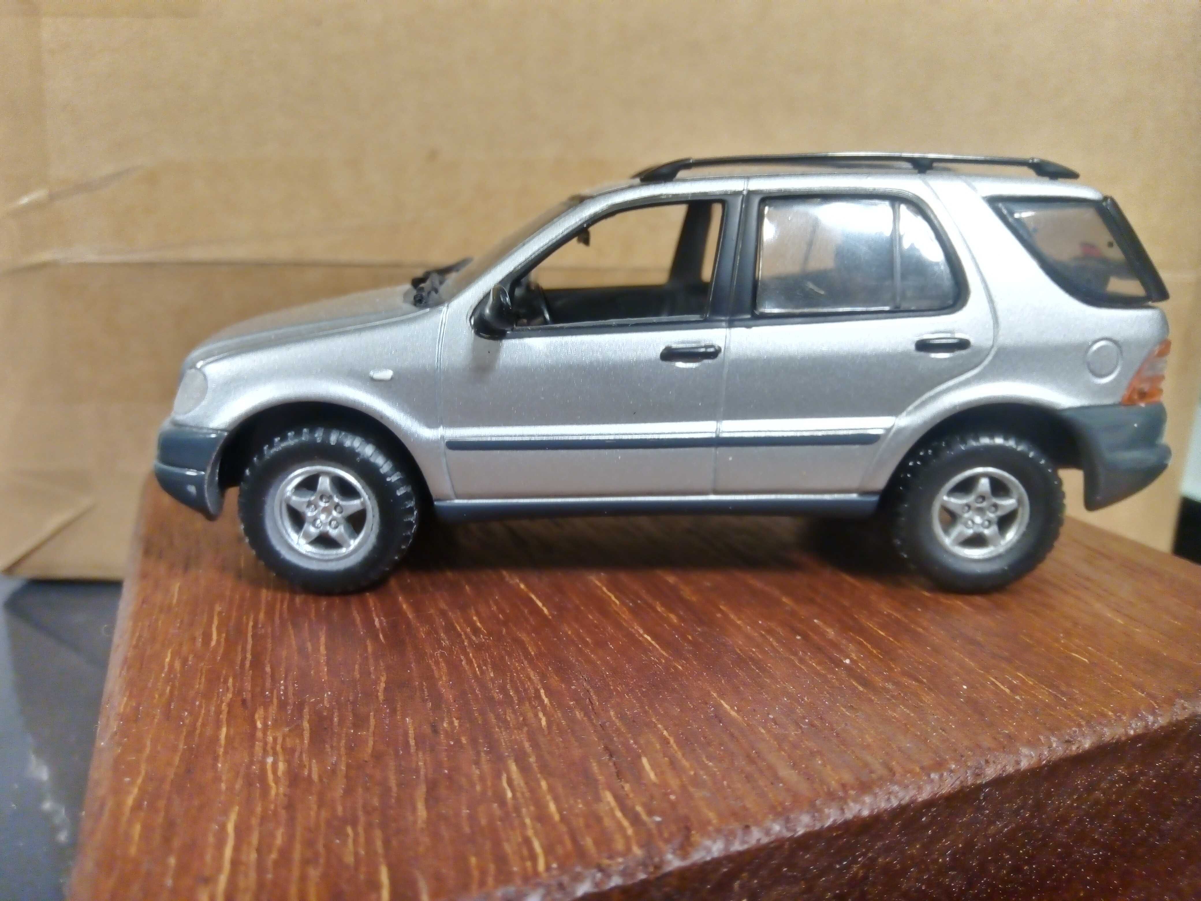 Vitesse mercedes ml klasa srebrny 1;43