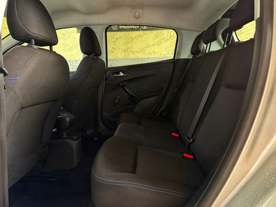Peugeot 208 1.2 VTI Style - Desde 130€ Mês