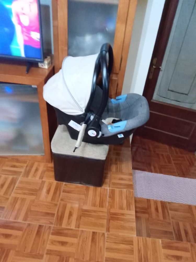 Vendo carrinho zippy, com oferta do isofix para o carro