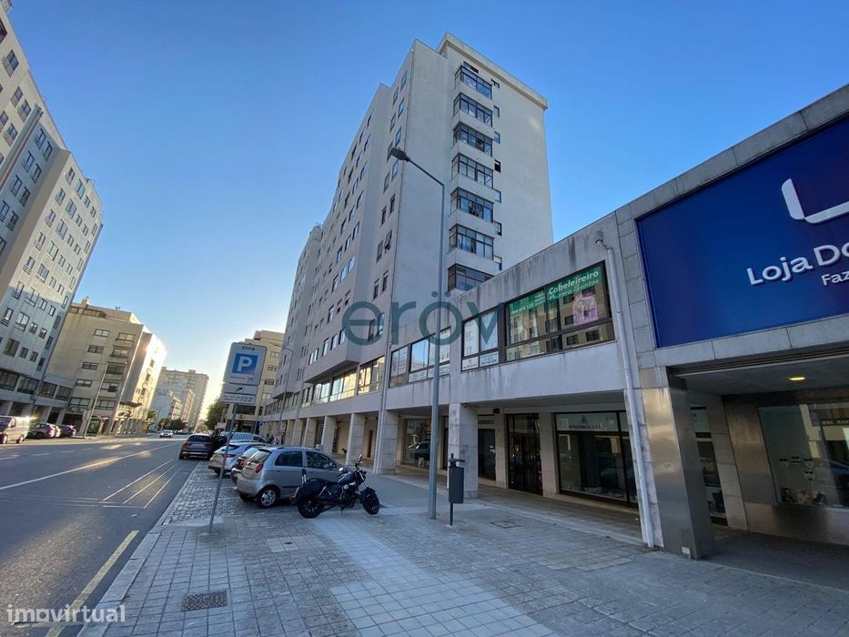 Loja na Rua Damião de Góis em Cedofeita - Porto