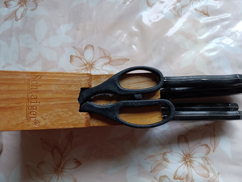 Ножі кухонні з підставкою