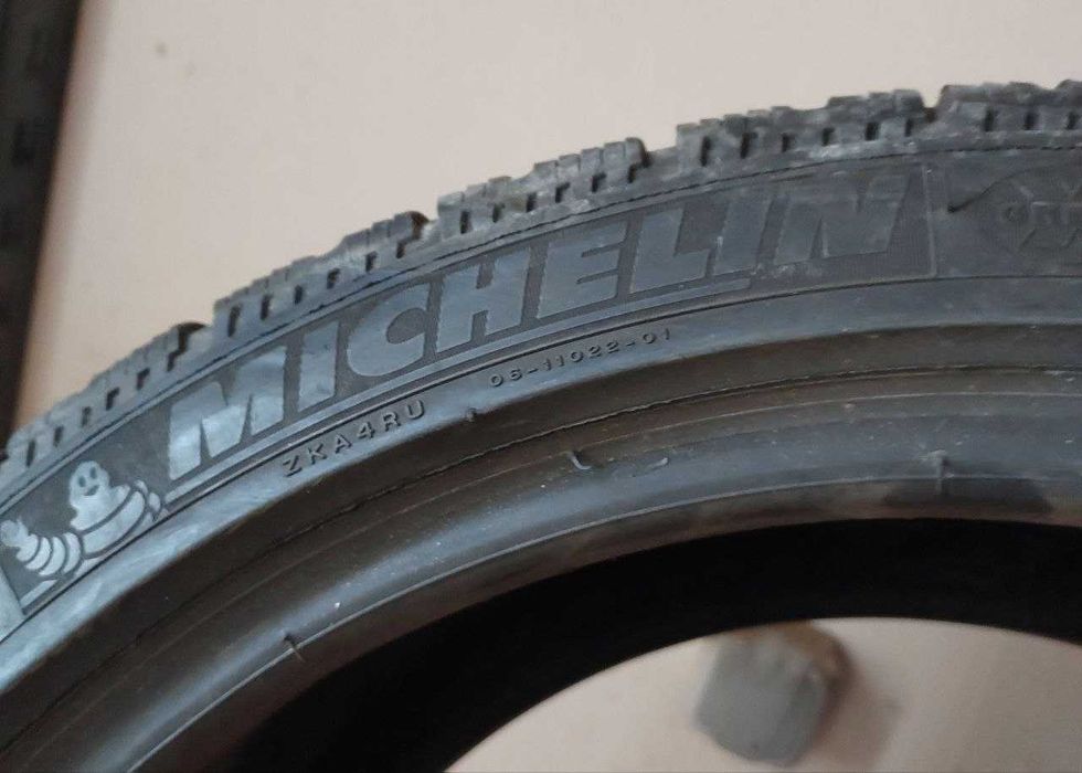 Шини 225/40 R18 пара зима Micheline 6мм