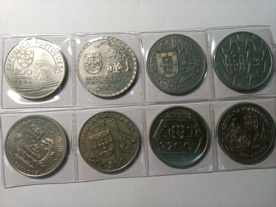 Varias moedas e notas Portuguesas e Estrangeiras de coleção