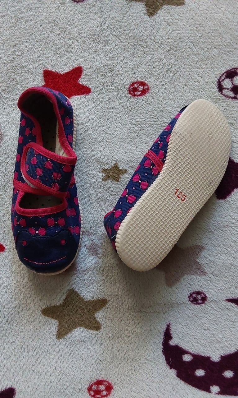 Обувь для девочки продам