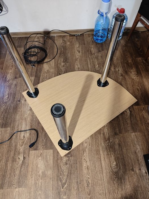 Угловой стол в отличном состоянии