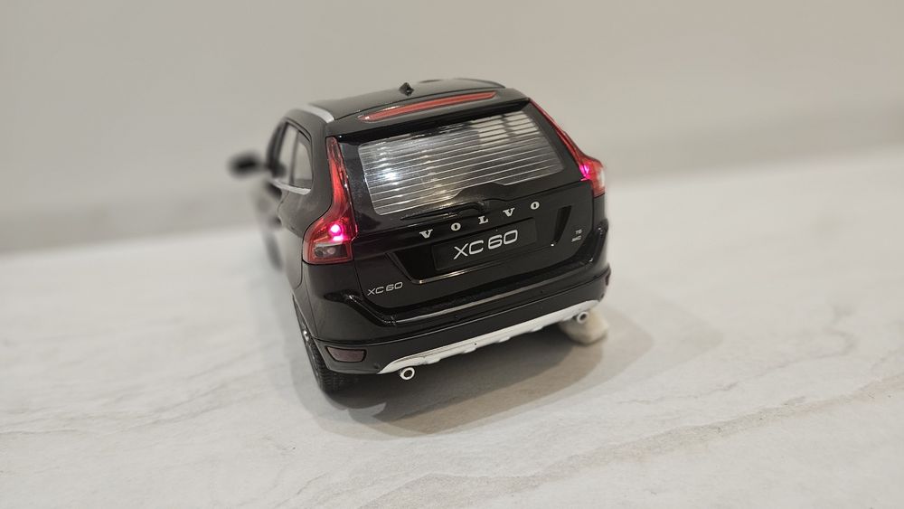 Kolekcjonerski model Volvo XC60 R/C zdalnie sterowane, skala 1:14