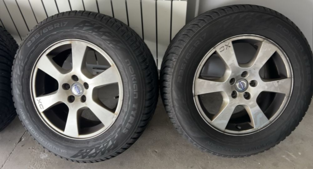 Felgi z oponami zimowymi Nokian Volvo 235/65/17