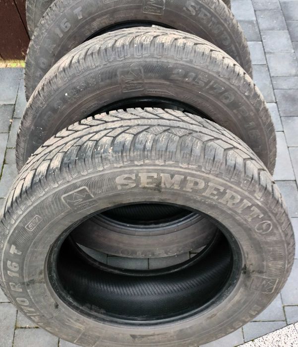 Opony zimowe 215/70 r16 używane