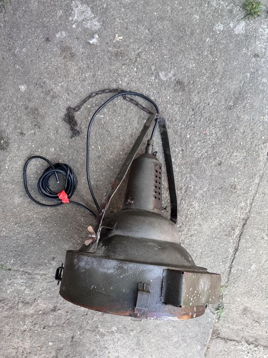 Stara duża  lampa reflektor magazynowa loftowa antyk żyrandol