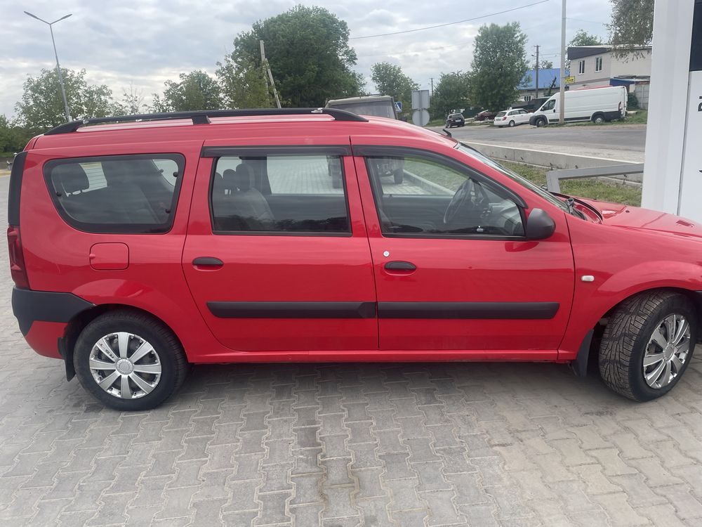 Dacia logan сімейний автомобіль