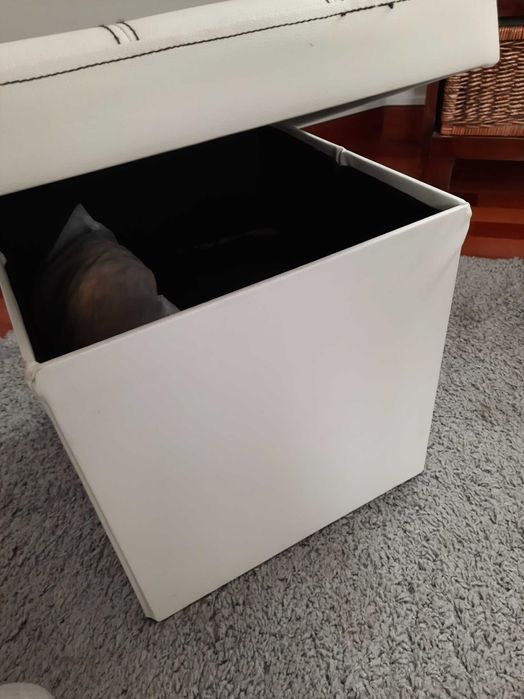 Pufes com arrumação