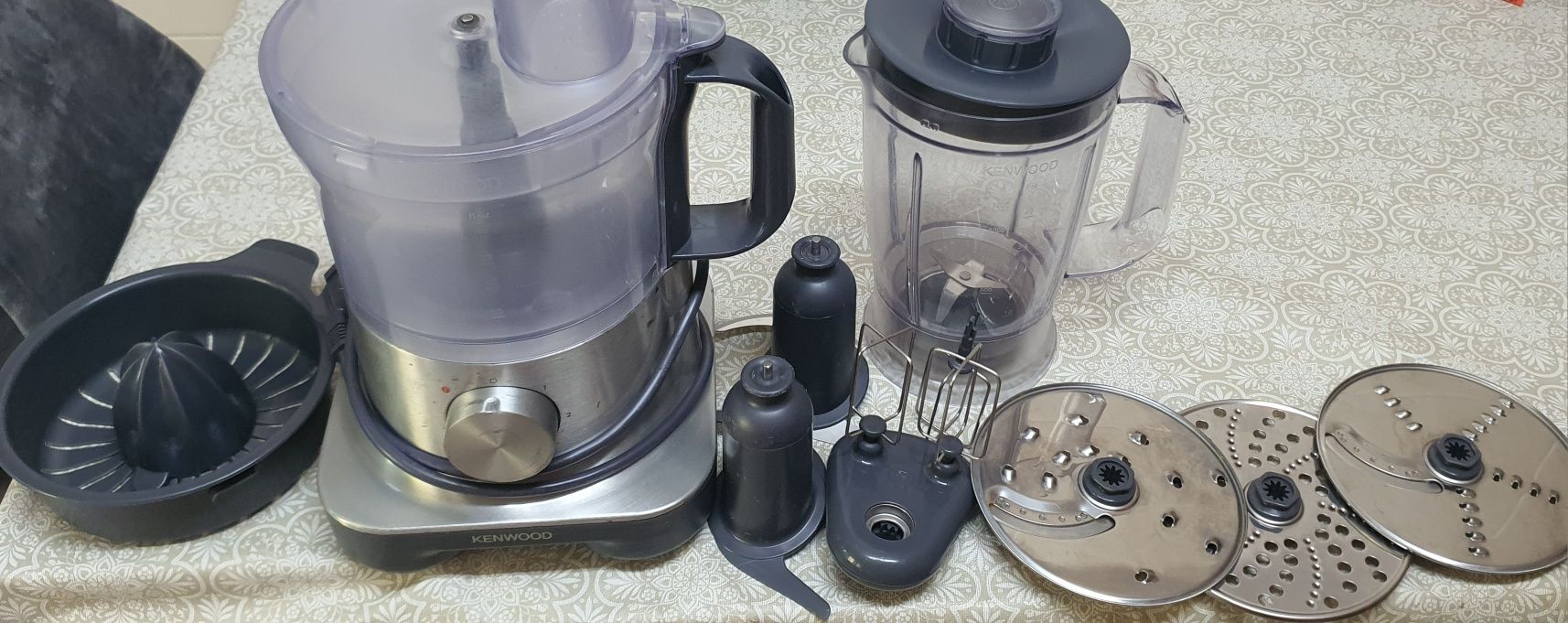 Processador, liquidificador e espremedor de laranjas
