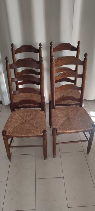 Sprzedam stół z 8 krzesłami – rozkładany, solidny zestaw jadalniany