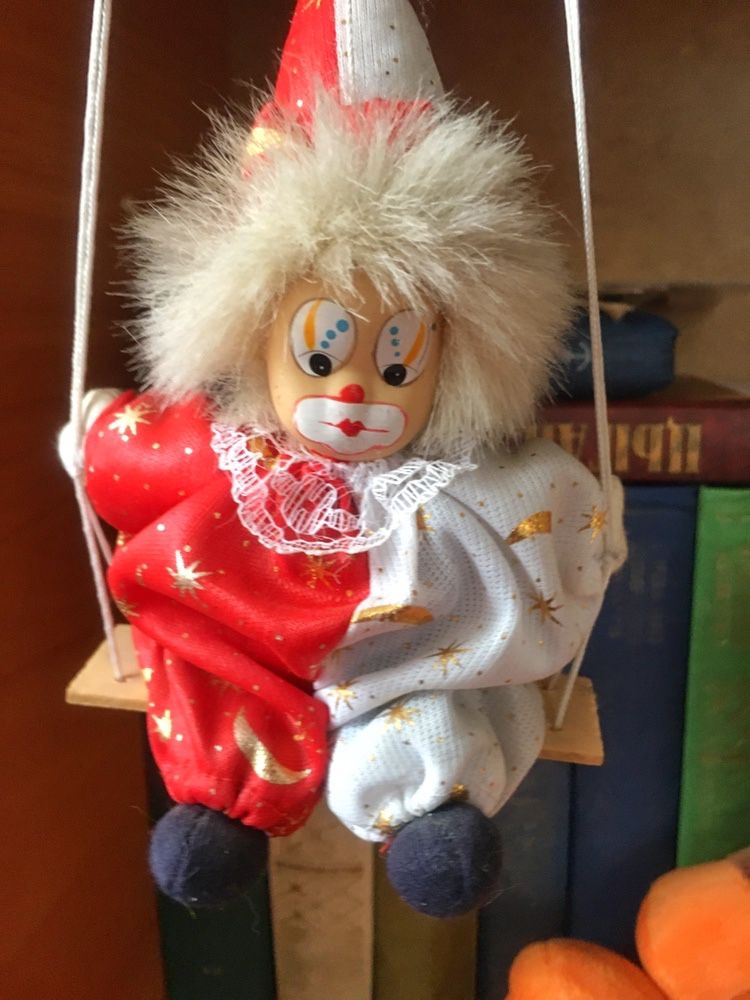 Клоун на качеле игрушка украшение интерьера