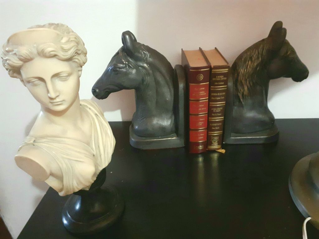 2 Busto Cavalo Pedra 27 cm Serra Livros antigos estatueta