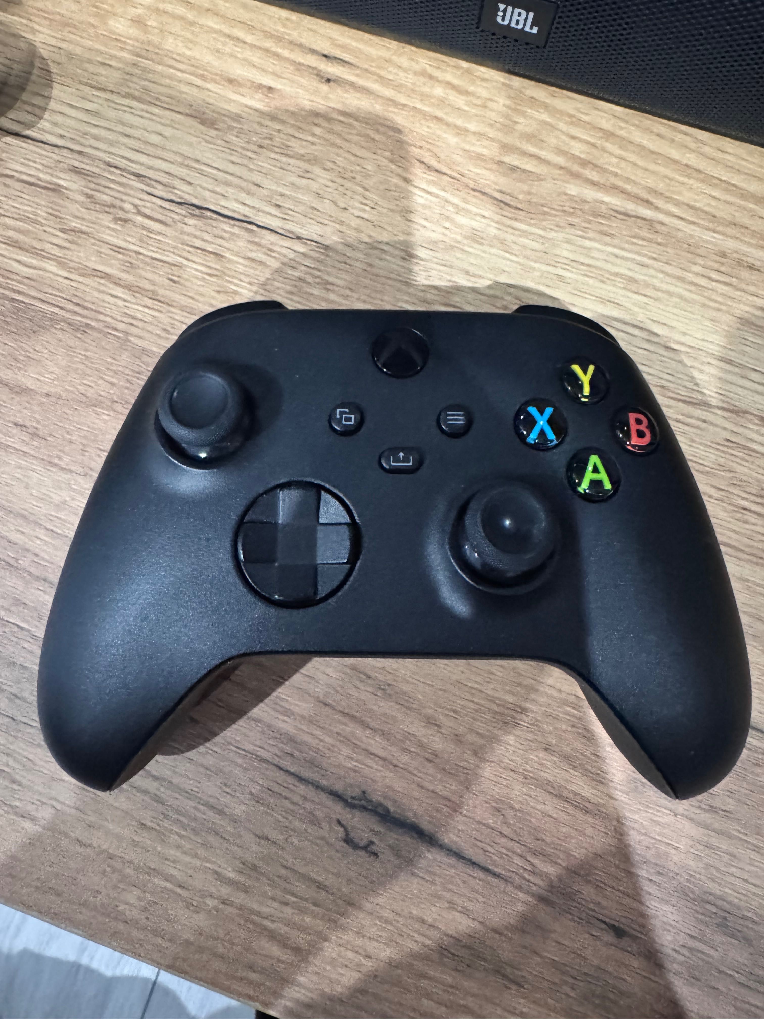 Xbox Series X + 2 Pady, Stan jak Nowy