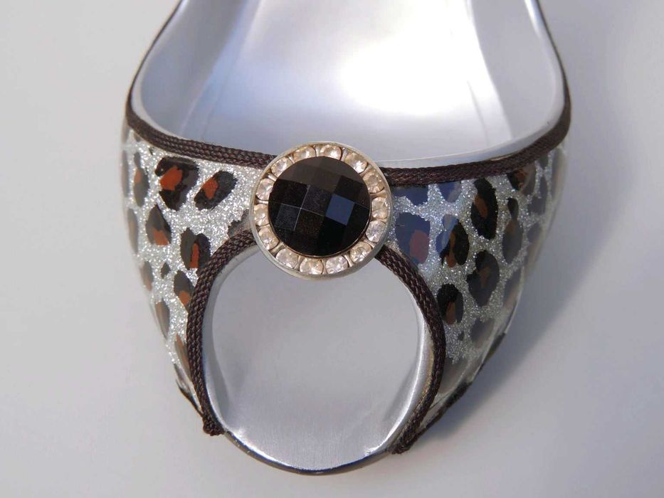 Elegancki ceramiczny but roz 43