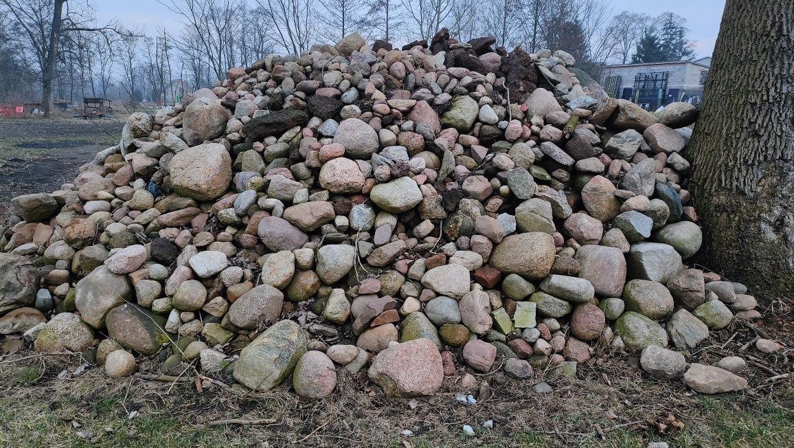 Gruz i kamienie polne