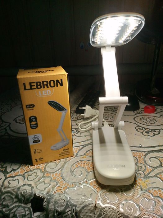 Продам лед лампу на акумуляторі