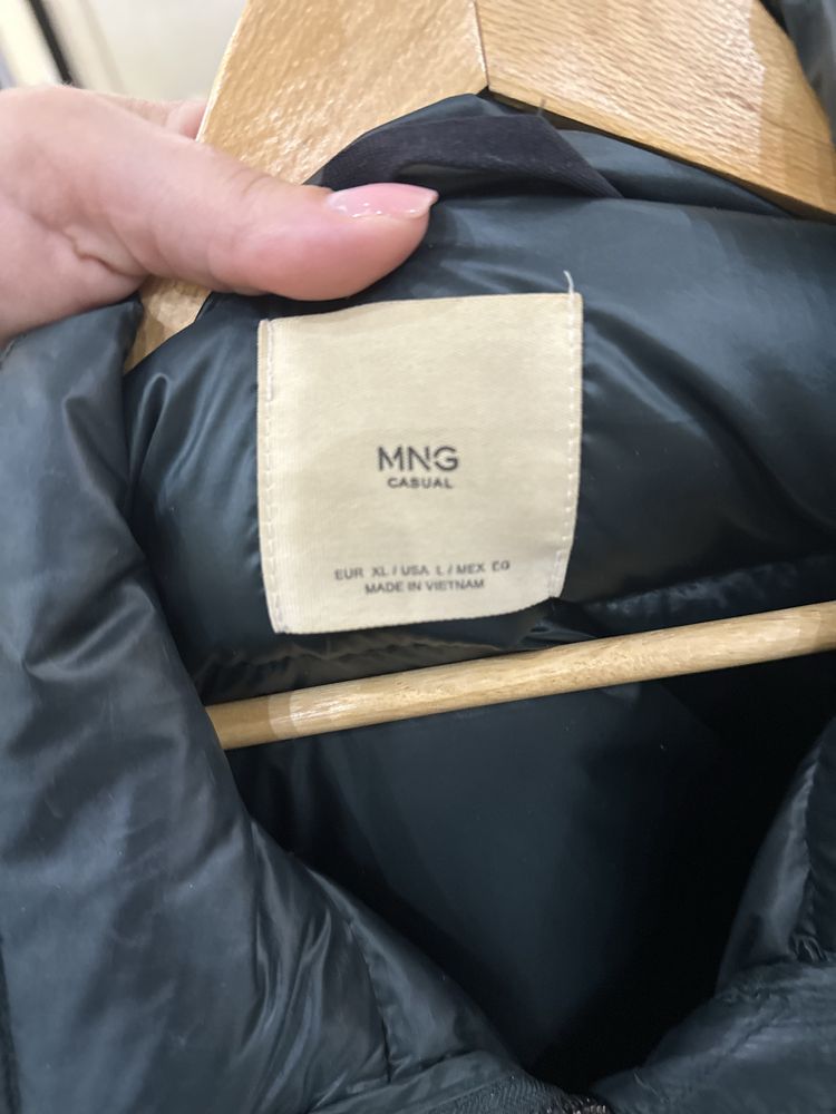 Пуховик Mango. Розмір L