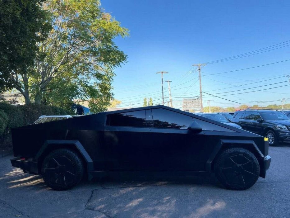 Tesla Cybertruck Cyberbeast Crew Cab      2024