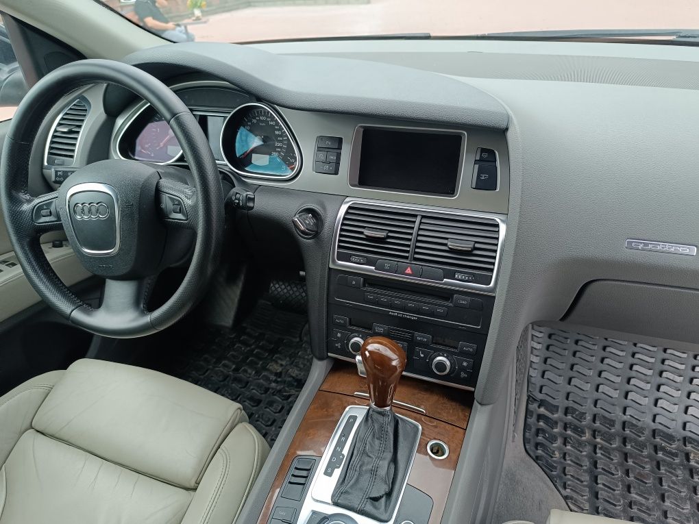 Свіжа Audi Q 7.    3.0TDI