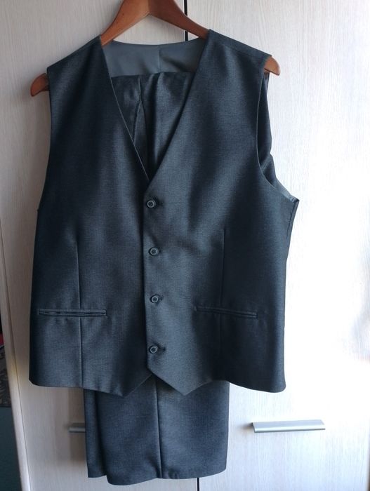 Garnitur męski trzyczęściowy