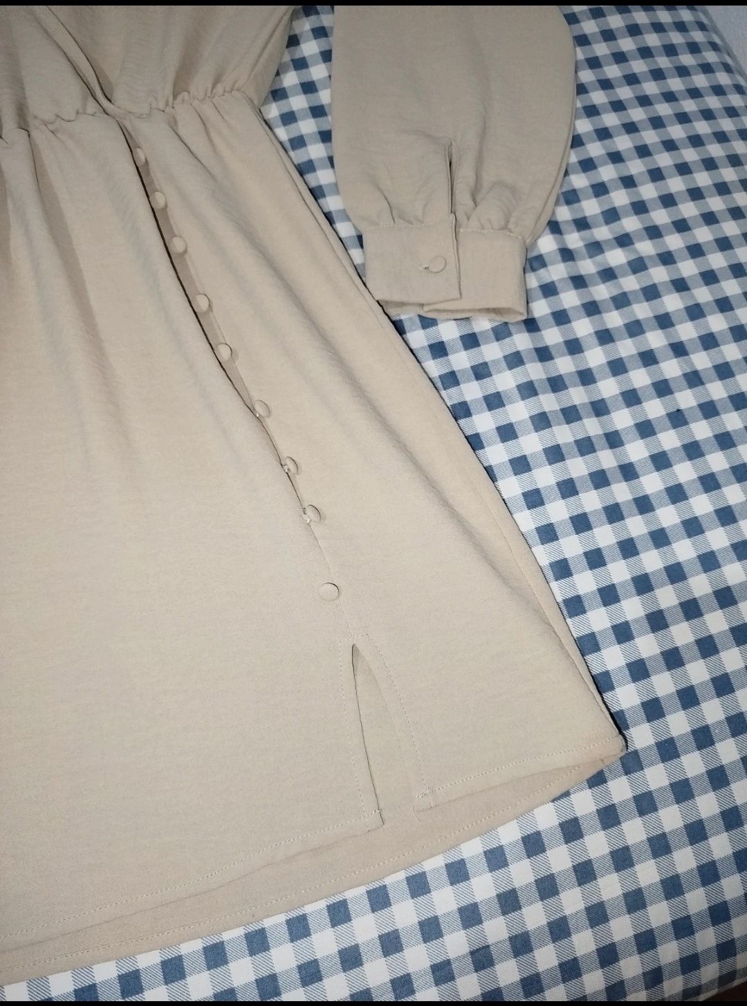 Vestido bege curto