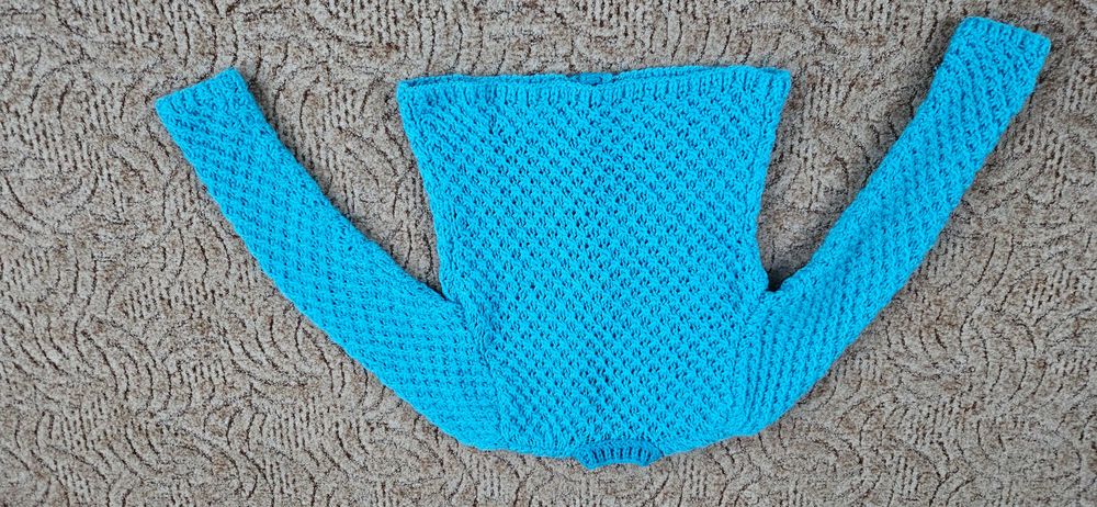 Sweter w kolorze turkusowym.  ręcznie robiony na drutach