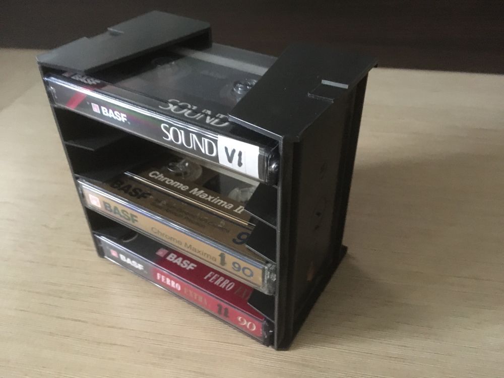 Kasety magnetofonowe plus pojemniki OKAZJA