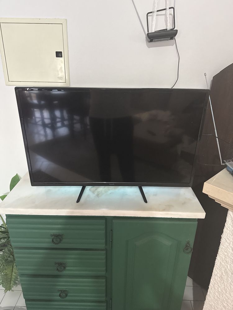 Tv led 73 cm compri a foncionar bem com comando para despachar