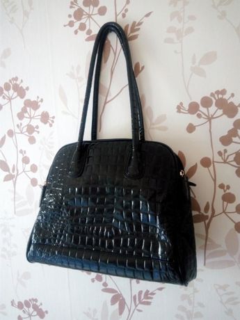 Вместительная женская сумка (под крокодиловую кожу)