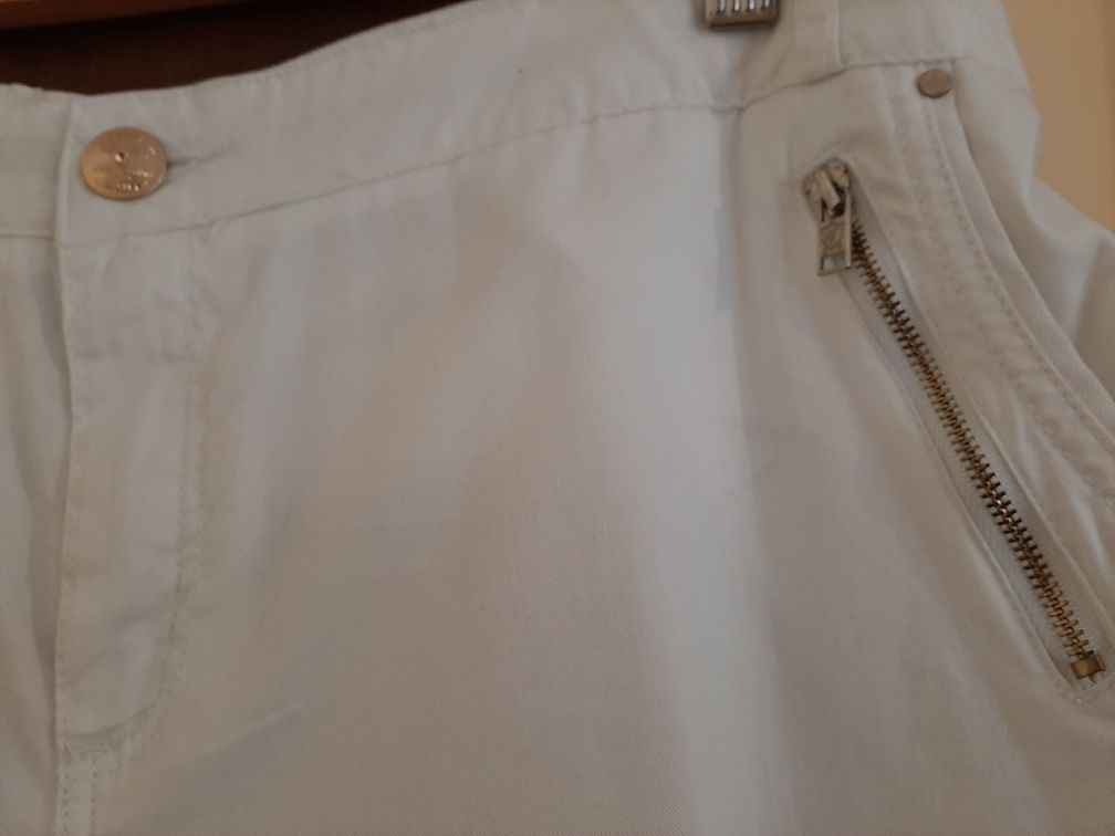 Białe jeans Reserved jak nowe 44