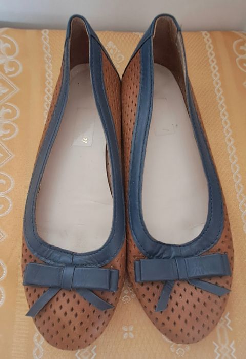 Sapatos/ Sabrinas em pele camel/ azul Tam. 40