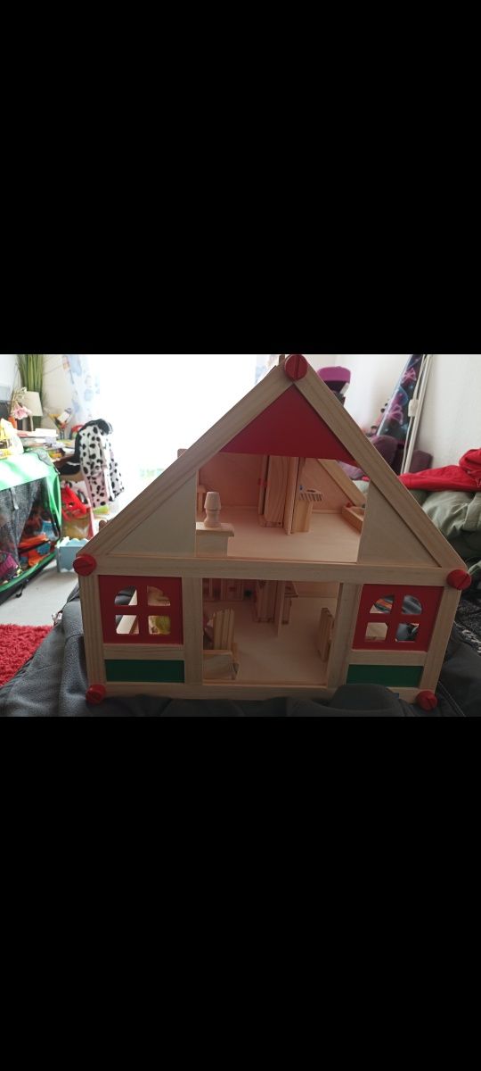 Дитячий іграшковий будинок