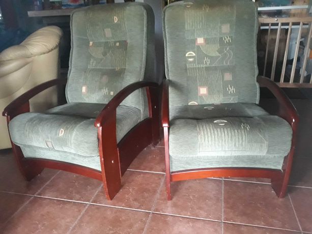 Solidne drewniane 2 fotele + stolik kawowy + narzuty