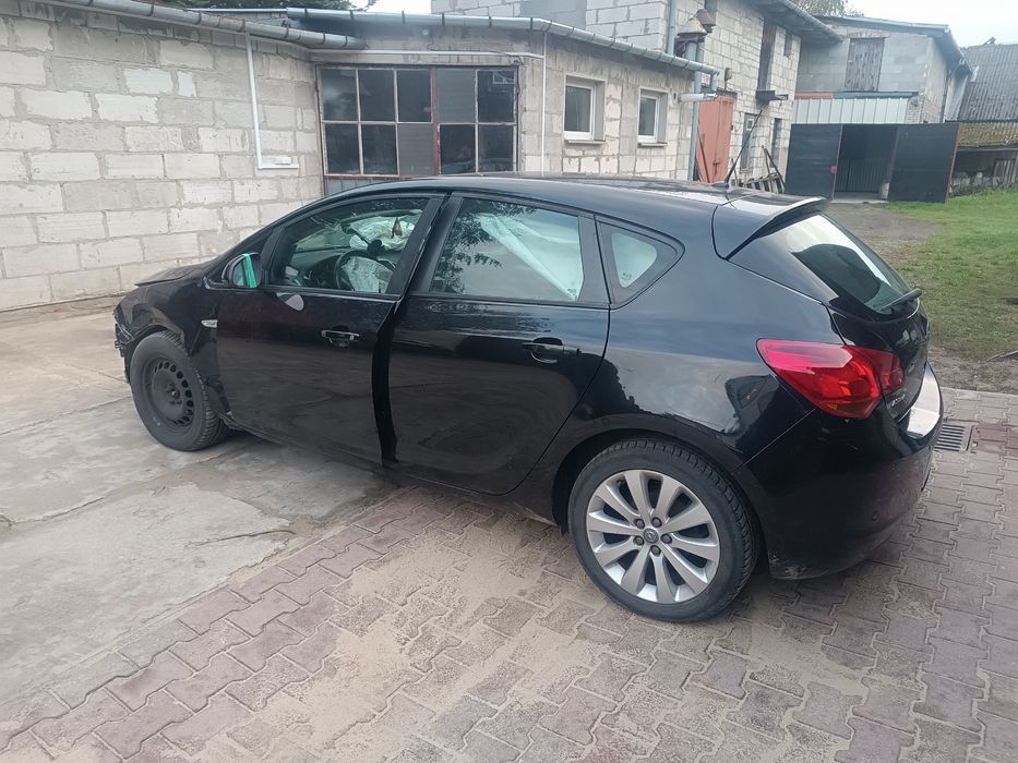Opel astra j 1.6 benzyna