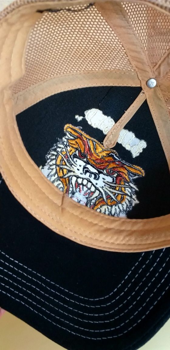 Super czapka z daszkiem,  tygrys House , siatka na lato