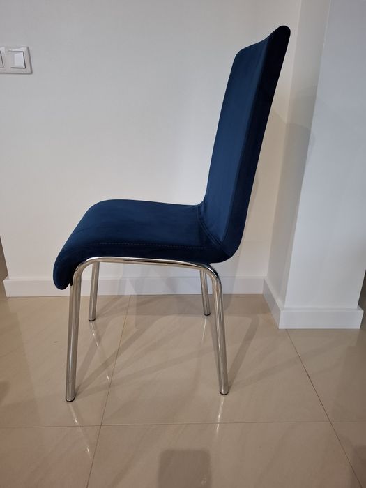 Sprzedam krzesła tapicerowane welurowe granatowe.