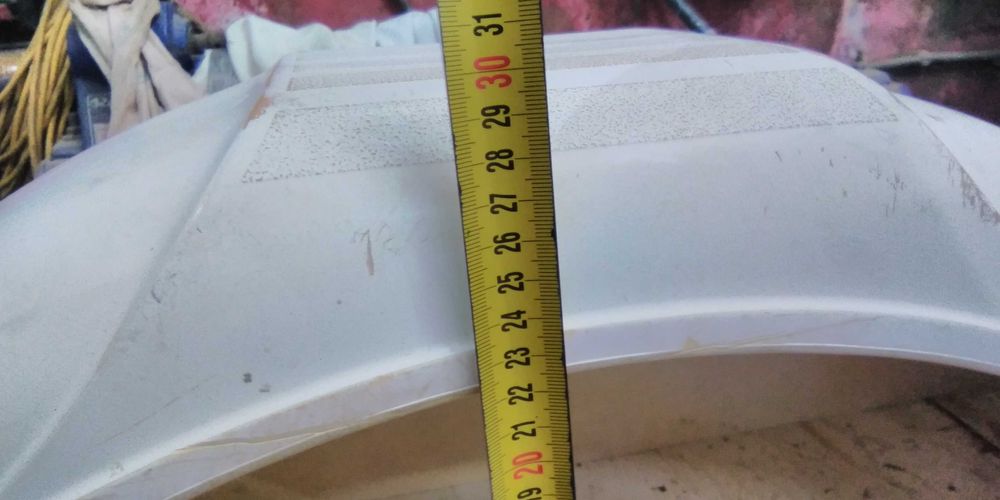 Um par de guarda-lamas em plástico, em bom estado, para atrelados.