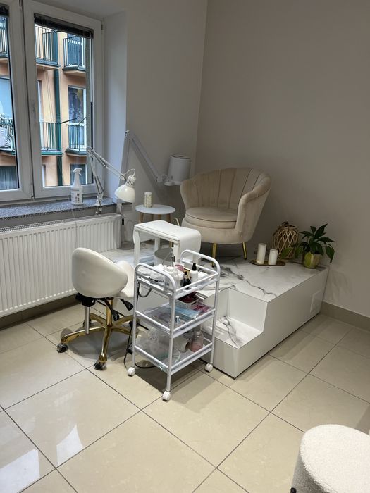 Wynajmę stanowisko do manicure