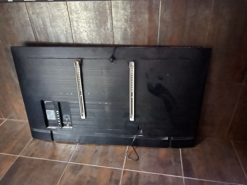 Samsung 4K  QLED Smart TV ecra partidosem comando