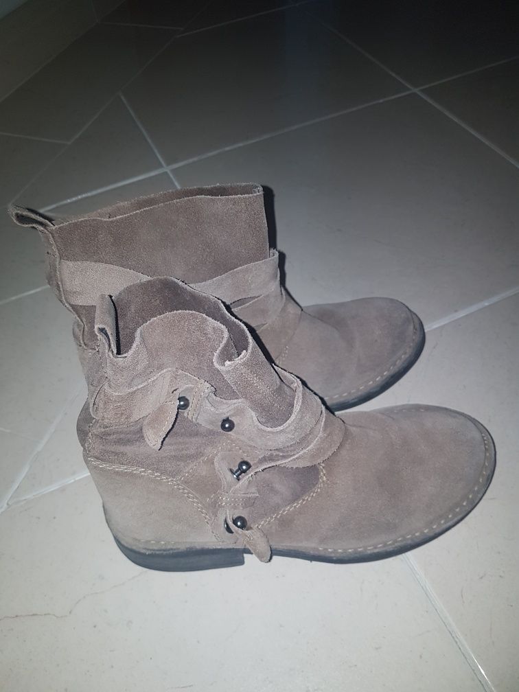 Botas em pele mango