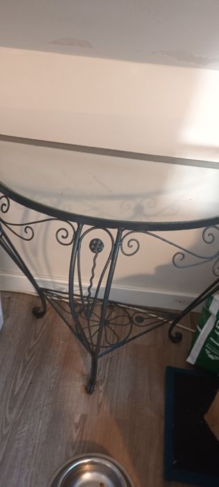 Mesa de canto com tampo de vidro