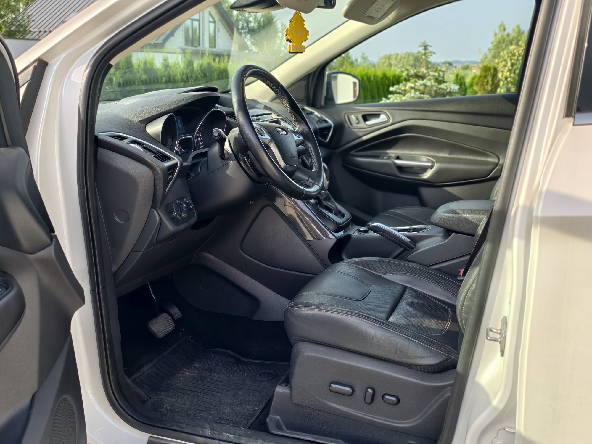 Ford Kuga 2014 rok 1.6 benzyna asystent pasa el klapa skora
