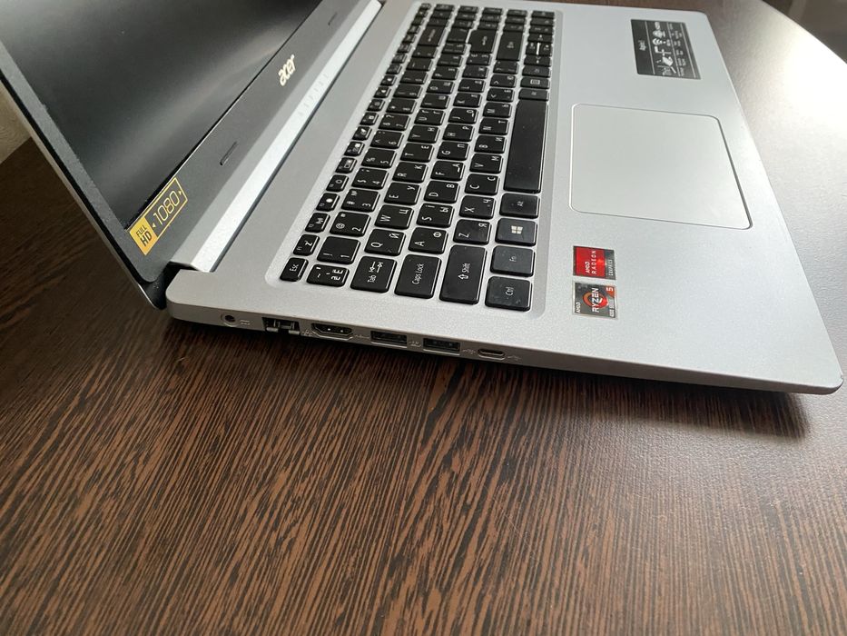 Продам хороший ноут Acer, отлично держит зарядку, для работы.